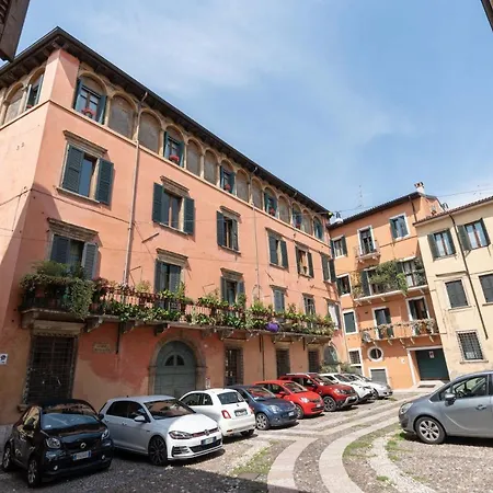 Romeo And Juliet Apartment Verona